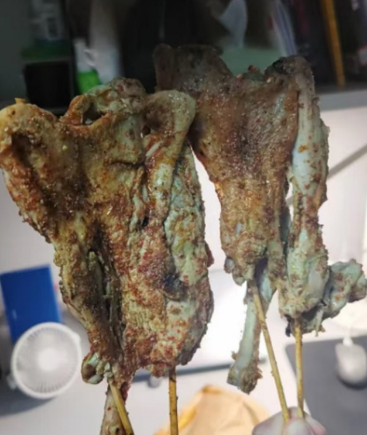 报道中的发绿腿争议图片